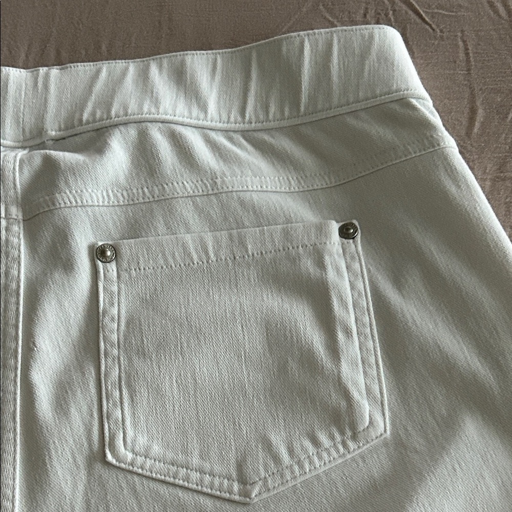 Simply Vera White Jeans - Picture 7 of 12